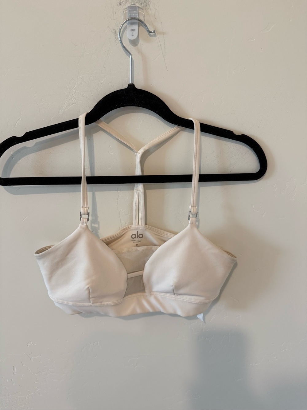 ALO Yoga Cream Wireless Bralette Sports Bra Womens Medium Athletic Sporty